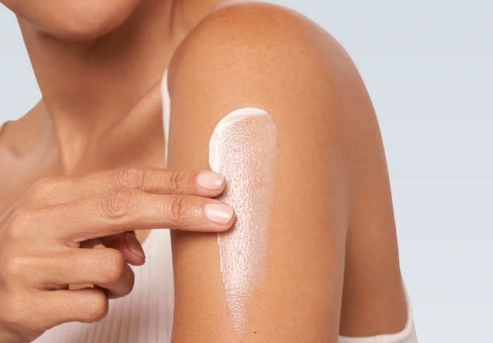 Avis sur Alastin TransFORM Body Complex : Une crème peut-elle vraiment raffermir une peau crêpée ? (2026)