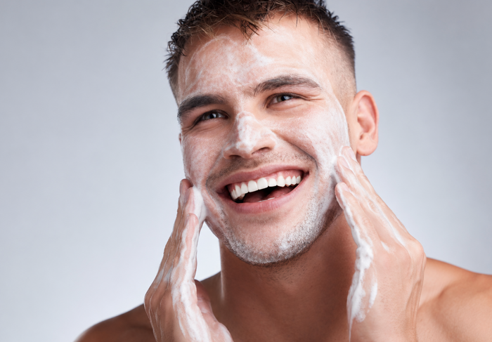 Les 8 meilleurs produits de soins de la peau pour hommes au Canada, classés (Guide clinique 2026)