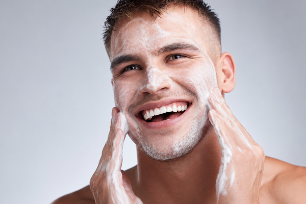 Les 8 meilleurs produits de soins de la peau pour hommes au Canada, classés (Guide clinique 2026)