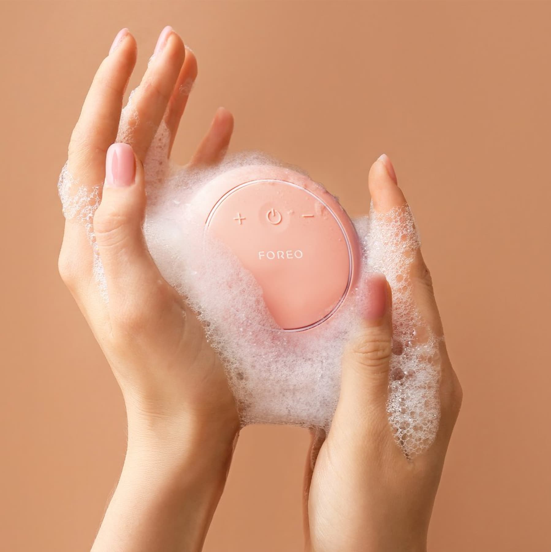 FOREO LUNA 4 Body Massaging Body Brush - Peach Perfect