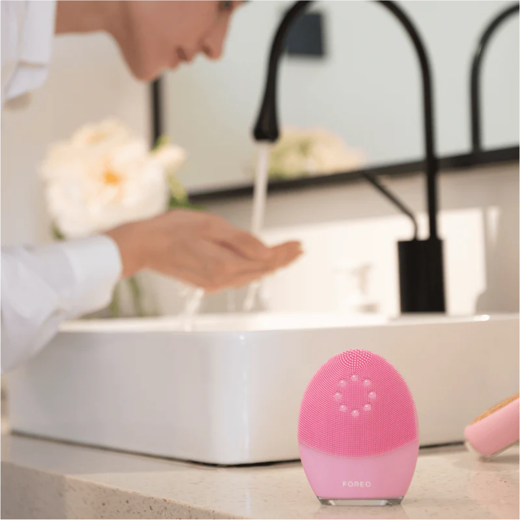 FOREO LUNA 4 Plus Smart Cleansing & Anti-Aging Device - Normal Skin